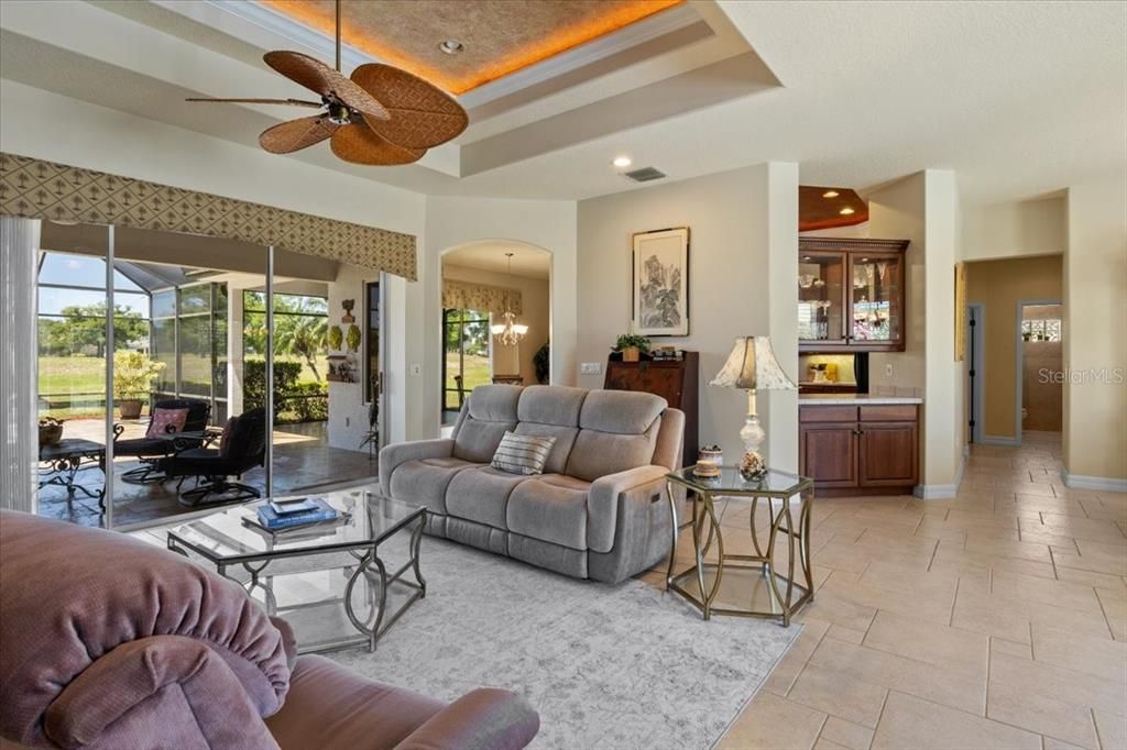 Activo con contrato: $719,000 (3 camas, 3 baños, 2682 Pies cuadrados)
