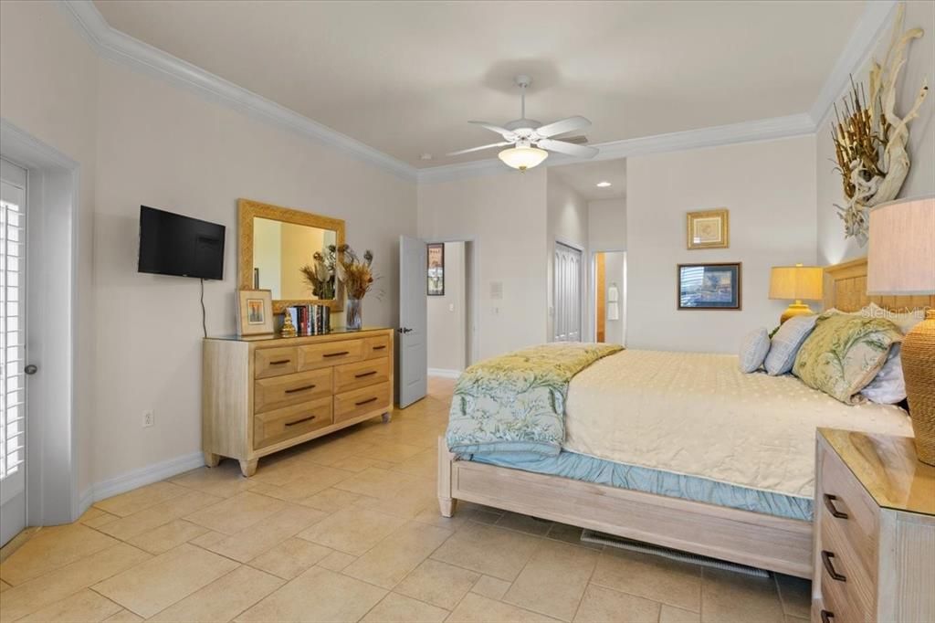Activo con contrato: $719,000 (3 camas, 3 baños, 2682 Pies cuadrados)