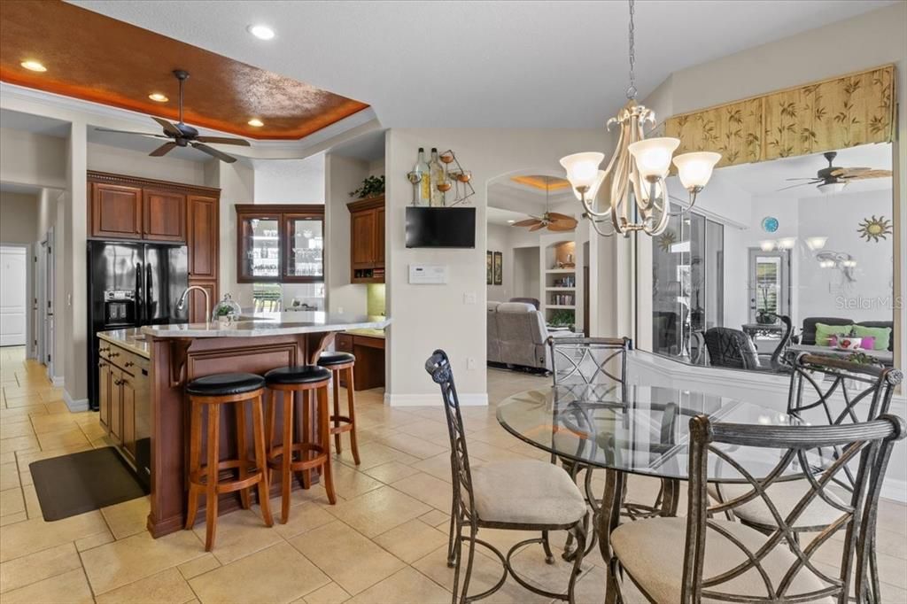 Activo con contrato: $719,000 (3 camas, 3 baños, 2682 Pies cuadrados)