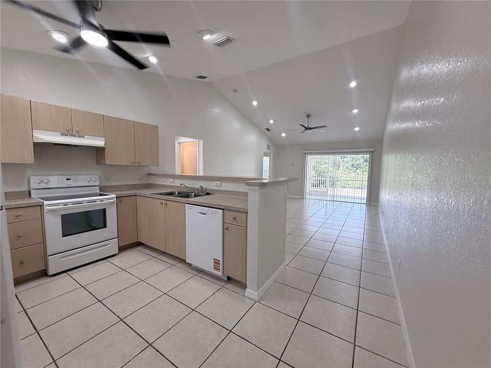 For Rent: $1,400 (2 beds, 2 baths, 1041 Square Feet)