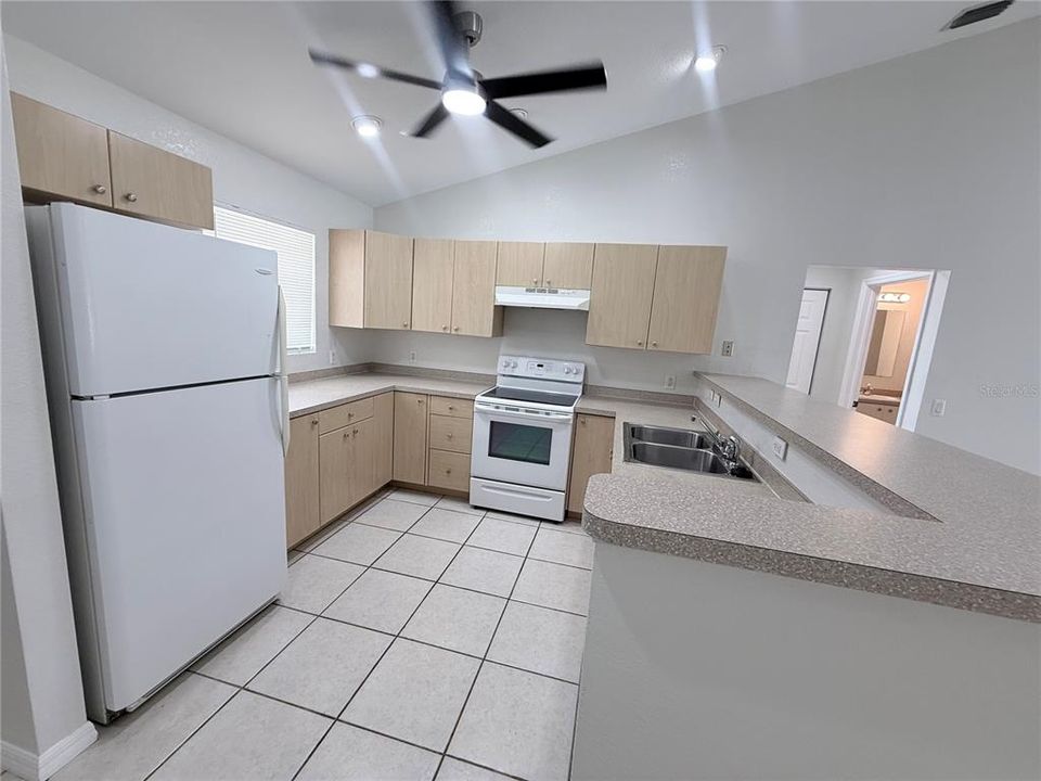For Rent: $1,400 (2 beds, 2 baths, 1041 Square Feet)
