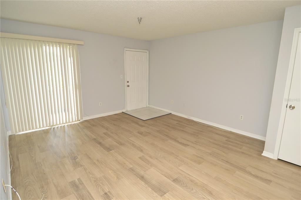 Active With Contract: $1,500 (1 beds, 1 baths, 753 Square Feet)