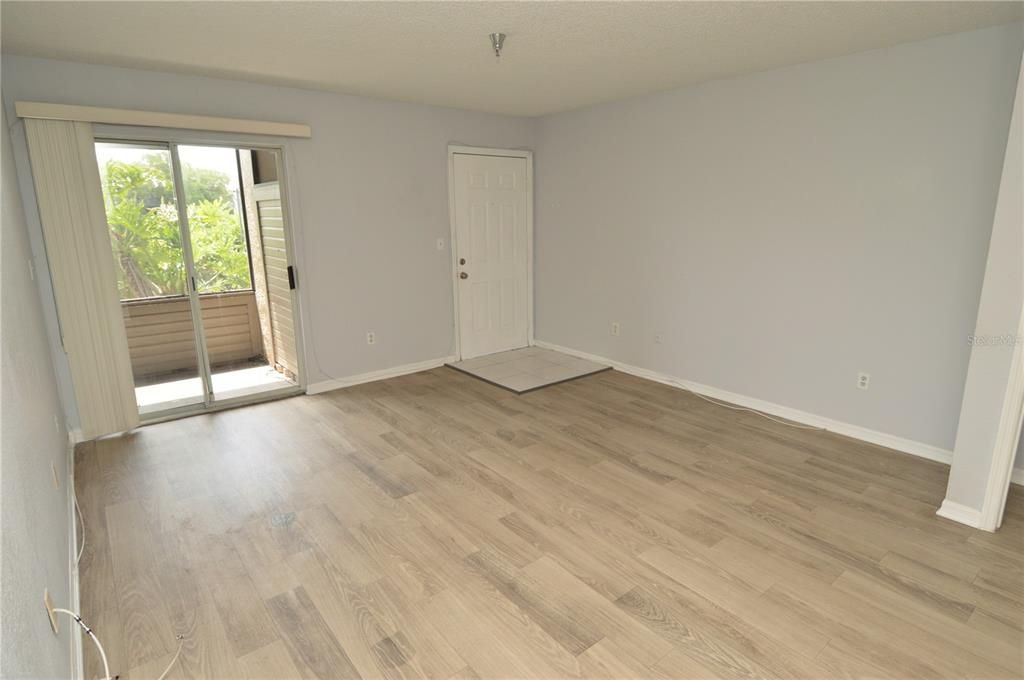 Active With Contract: $1,500 (1 beds, 1 baths, 753 Square Feet)