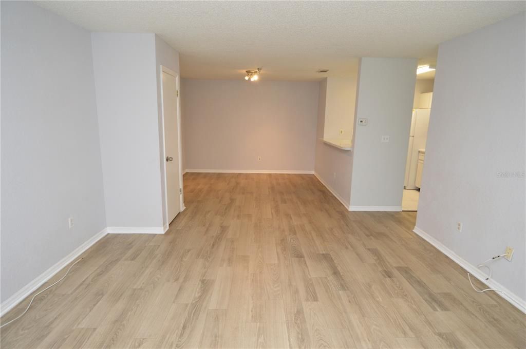 Active With Contract: $1,500 (1 beds, 1 baths, 753 Square Feet)