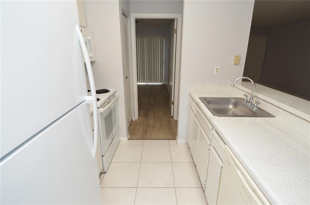 Active With Contract: $1,500 (1 beds, 1 baths, 753 Square Feet)