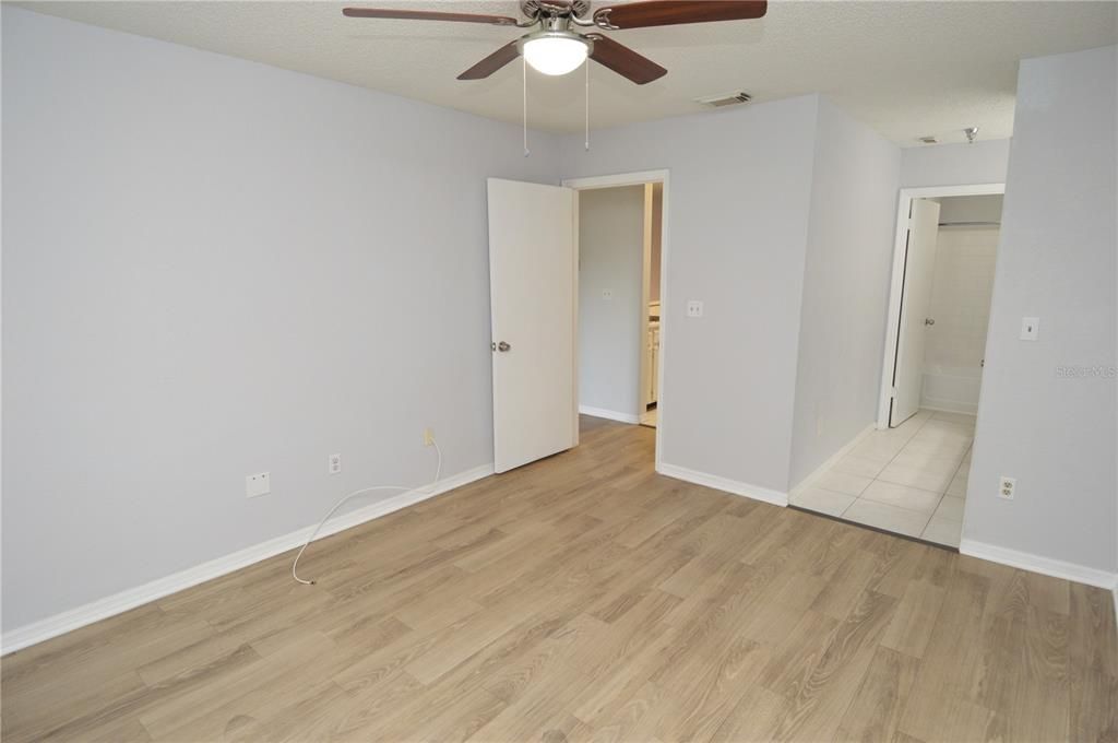 Active With Contract: $1,500 (1 beds, 1 baths, 753 Square Feet)