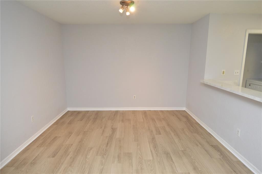 Active With Contract: $1,500 (1 beds, 1 baths, 753 Square Feet)
