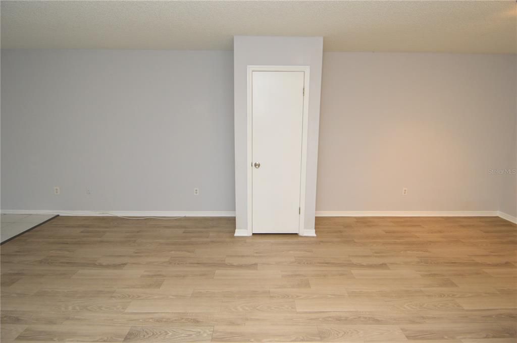 Active With Contract: $1,500 (1 beds, 1 baths, 753 Square Feet)