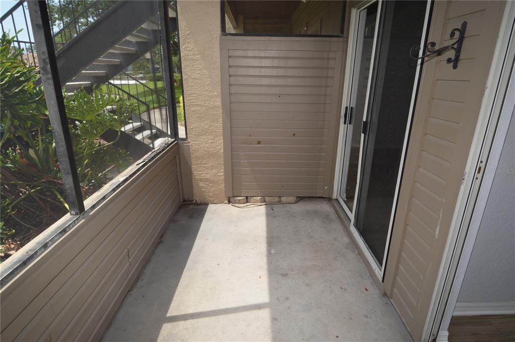 Active With Contract: $1,500 (1 beds, 1 baths, 753 Square Feet)