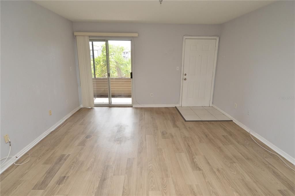 Active With Contract: $1,500 (1 beds, 1 baths, 753 Square Feet)