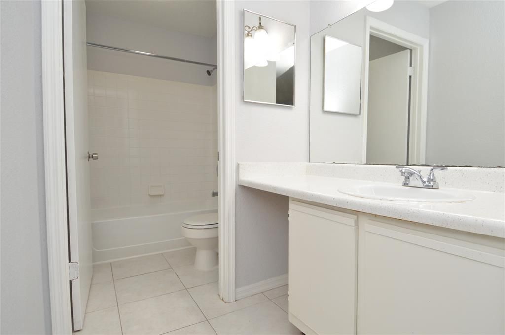 Active With Contract: $1,500 (1 beds, 1 baths, 753 Square Feet)