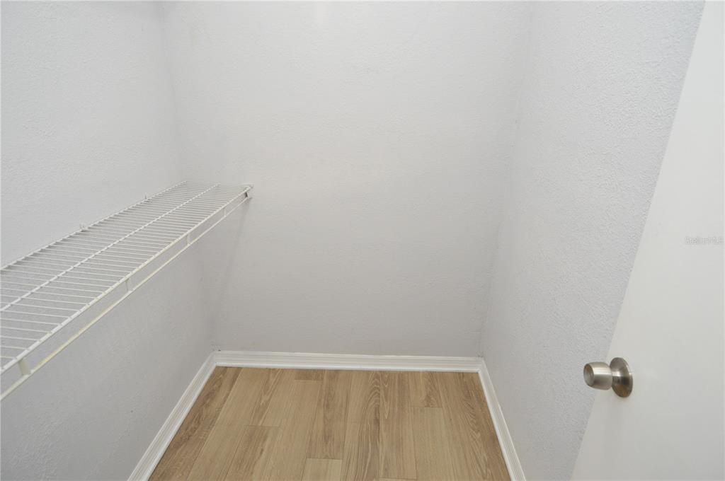 Active With Contract: $1,500 (1 beds, 1 baths, 753 Square Feet)