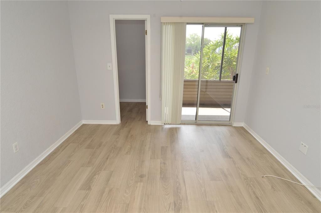 Active With Contract: $1,500 (1 beds, 1 baths, 753 Square Feet)
