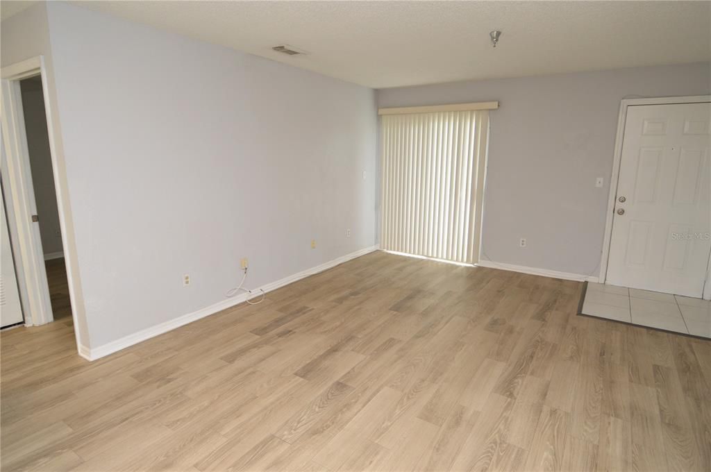 Active With Contract: $1,500 (1 beds, 1 baths, 753 Square Feet)
