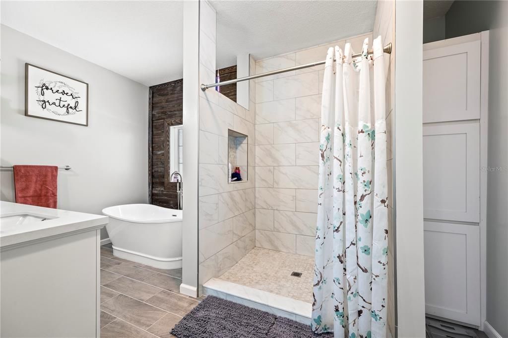 For Sale: $415,000 (5 beds, 3 baths, 2260 Square Feet)