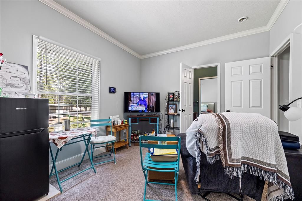 For Sale: $415,000 (5 beds, 3 baths, 2260 Square Feet)