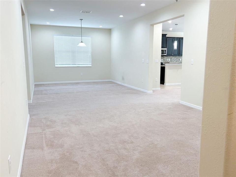 En Venta: $455,000 (4 camas, 3 baños, 2592 Pies cuadrados)
