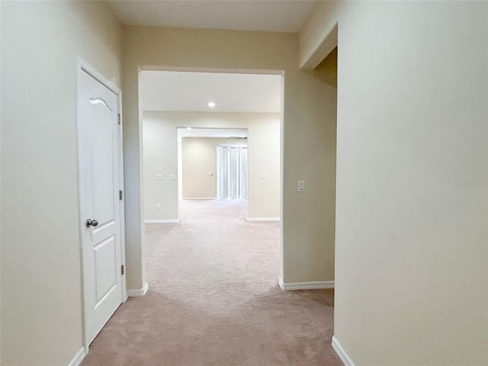 En Venta: $455,000 (4 camas, 3 baños, 2592 Pies cuadrados)
