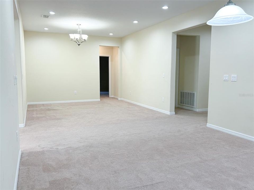 En Venta: $455,000 (4 camas, 3 baños, 2592 Pies cuadrados)