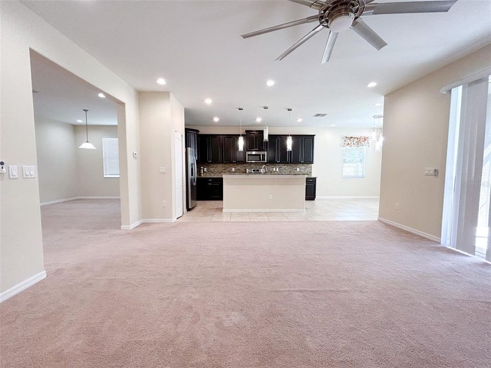 En Venta: $455,000 (4 camas, 3 baños, 2592 Pies cuadrados)