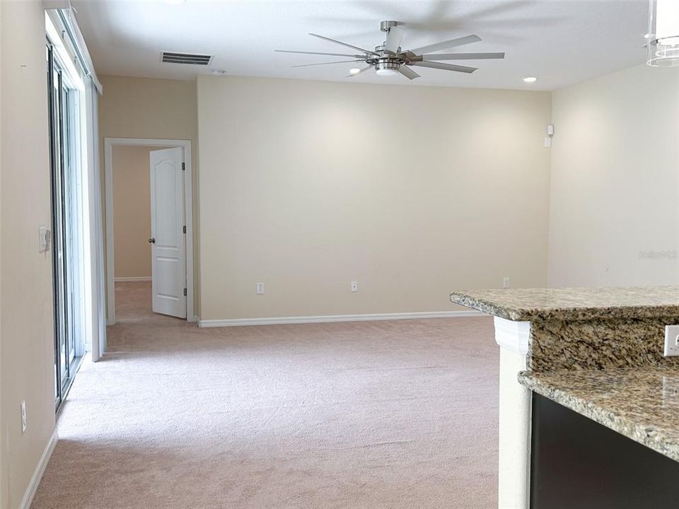 En Venta: $455,000 (4 camas, 3 baños, 2592 Pies cuadrados)