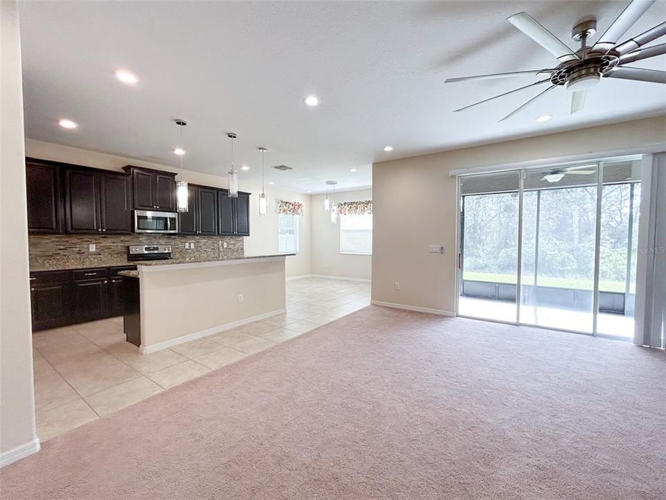 En Venta: $455,000 (4 camas, 3 baños, 2592 Pies cuadrados)