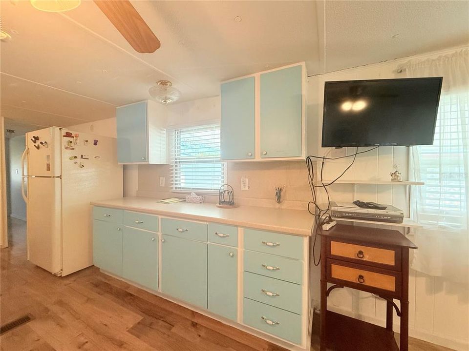 For Sale: $70,000 (2 beds, 1 baths, 600 Square Feet)