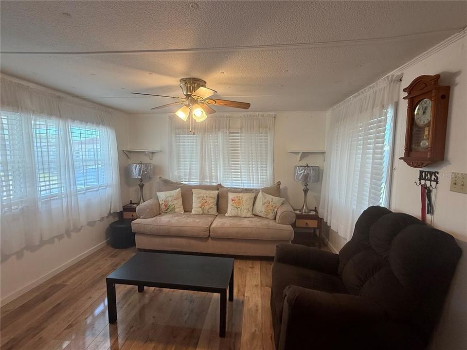 For Sale: $70,000 (2 beds, 1 baths, 600 Square Feet)