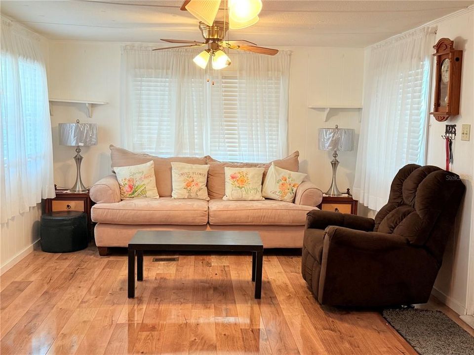 For Sale: $70,000 (2 beds, 1 baths, 600 Square Feet)