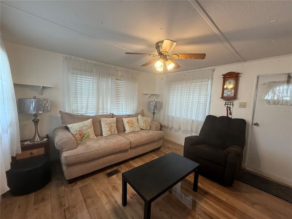 For Sale: $70,000 (2 beds, 1 baths, 600 Square Feet)