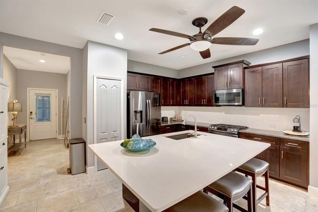 Activo con contrato: $379,900 (2 camas, 2 baños, 1523 Pies cuadrados)