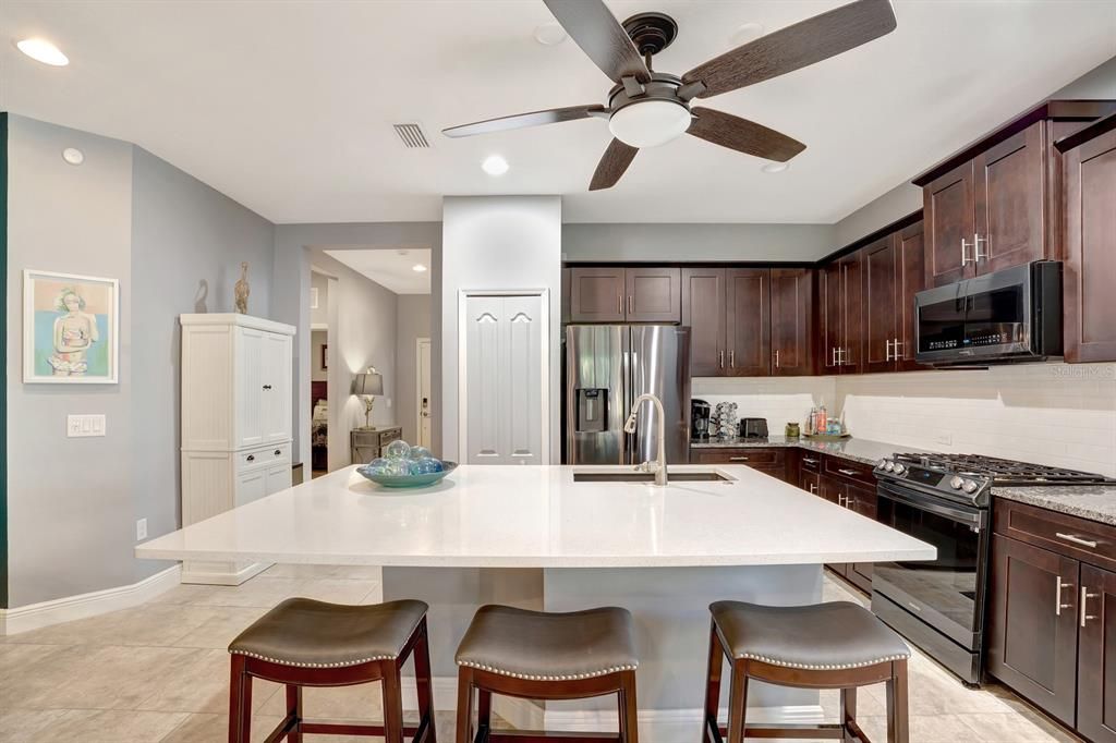 Activo con contrato: $379,900 (2 camas, 2 baños, 1523 Pies cuadrados)