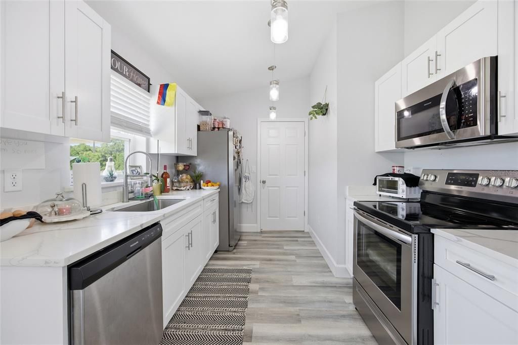 На продажу: $229,900 (3 спален, 2 ванн, 1127 Квадратных фут)