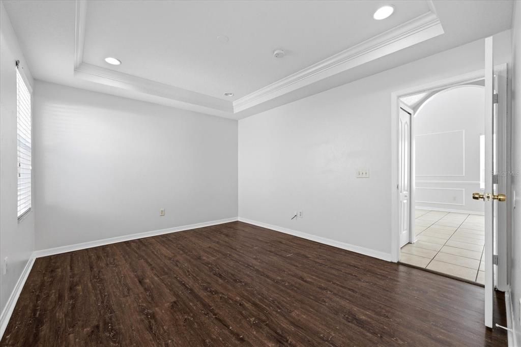 Под контрактом: $335,000 (4 спален, 2 ванн, 1484 Квадратных фут)