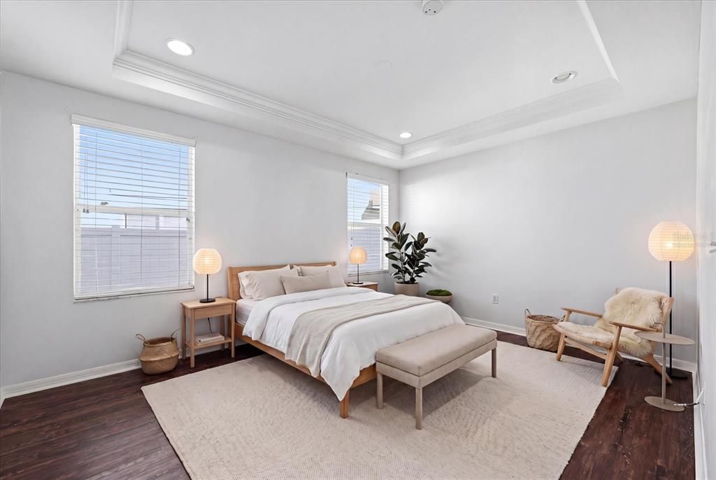 Под контрактом: $335,000 (4 спален, 2 ванн, 1484 Квадратных фут)