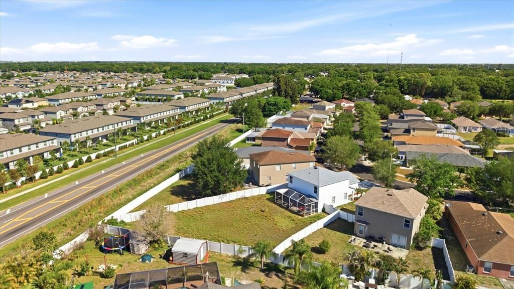 Под контрактом: $335,000 (4 спален, 2 ванн, 1484 Квадратных фут)