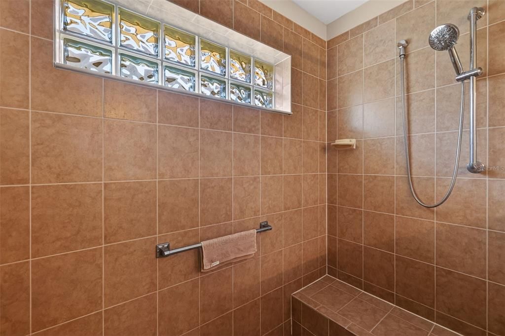 На продажу: $449,000 (3 спален, 2 ванн, 1615 Квадратных фут)