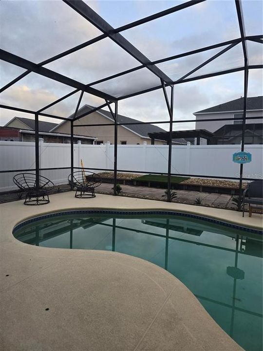 Active With Contract: $2,360 (3 beds, 2 baths, 1403 Square Feet)