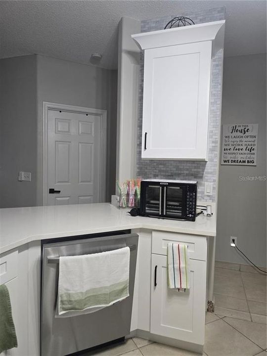 Active With Contract: $2,360 (3 beds, 2 baths, 1403 Square Feet)
