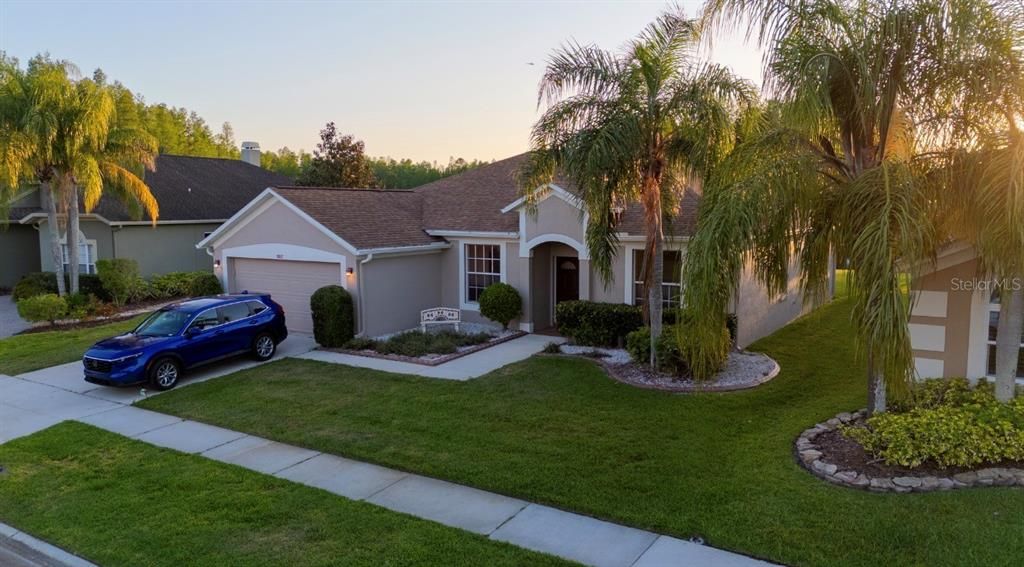 Active With Contract: $369,900 (3 beds, 2 baths, 1692 Square Feet)
