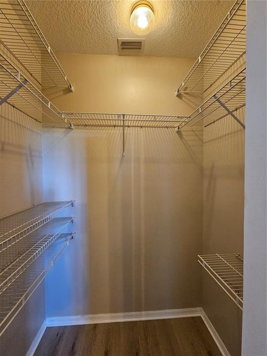 En Renta: $2,300 (3 camas, 2 baños, 1925 Pies cuadrados)
