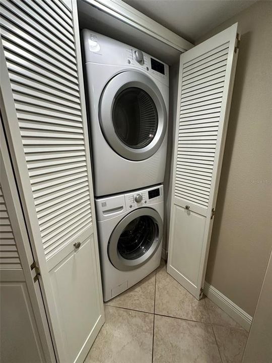 Activo con contrato: $1,495 (2 camas, 2 baños, 1276 Pies cuadrados)