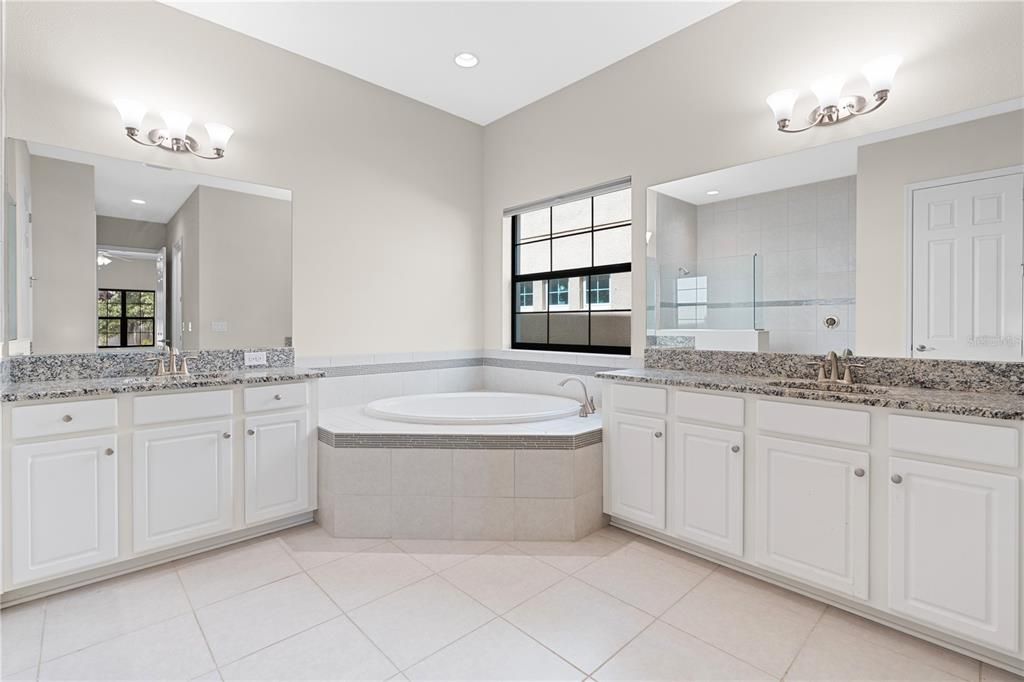 For Sale: $715,000 (5 beds, 5 baths, 5016 Square Feet)