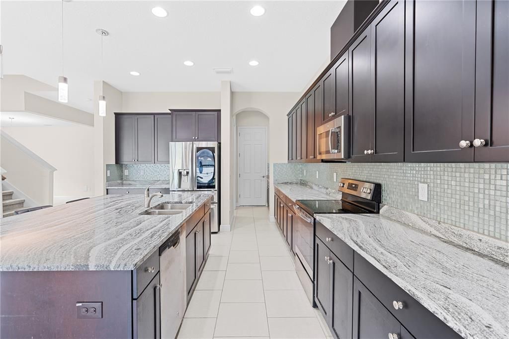 For Sale: $715,000 (5 beds, 5 baths, 5016 Square Feet)
