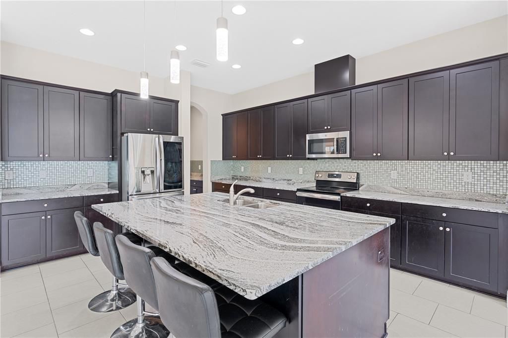 For Sale: $715,000 (5 beds, 5 baths, 5016 Square Feet)