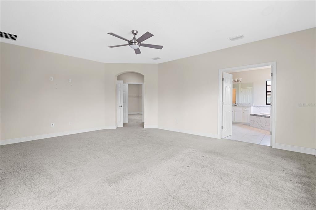 For Sale: $715,000 (5 beds, 5 baths, 5016 Square Feet)