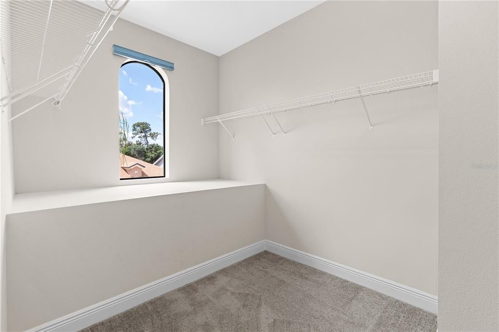 For Sale: $715,000 (5 beds, 5 baths, 5016 Square Feet)