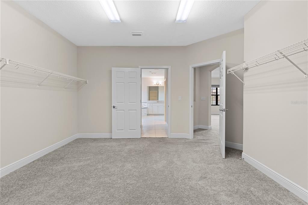 For Sale: $715,000 (5 beds, 5 baths, 5016 Square Feet)