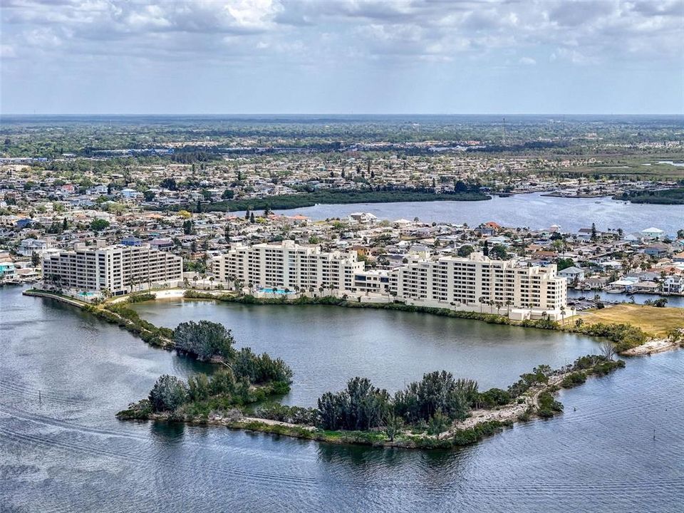 На продажу: $225,000 (1 спален, 1 ванн, 733 Квадратных фут)
