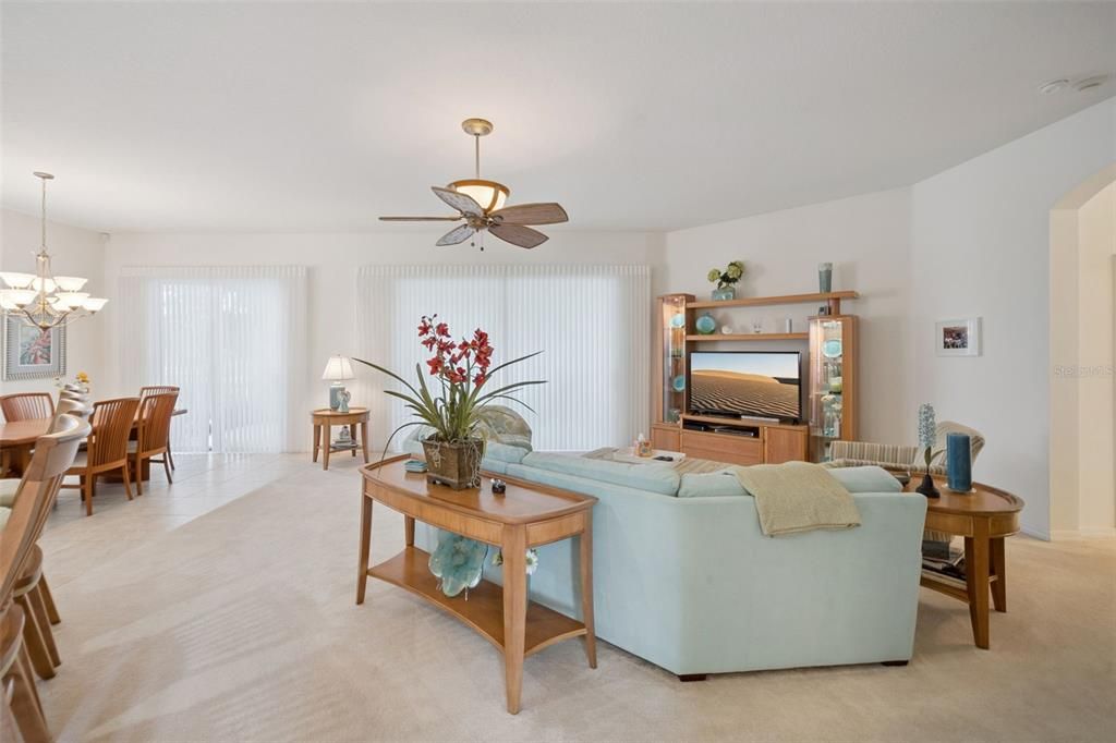 En Venta: $475,000 (3 camas, 2 baños, 2571 Pies cuadrados)
